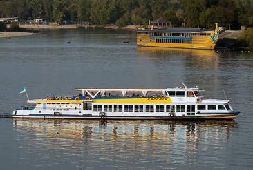 Теплохід Карпати фото