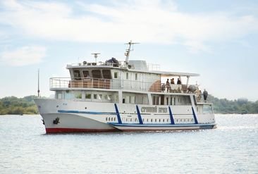 Моторна яхта Срібний бриз фото
