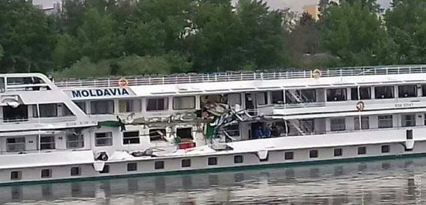 Теплоход «Молдавия» пострадал в результате столкновения