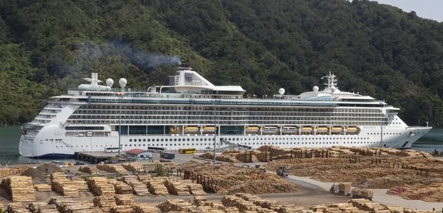 Разлив дизельного топлива в акватории Веллингтона