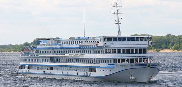 История круизных теплоходов в Украине и СССР